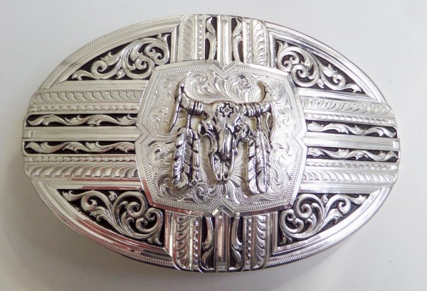 Montana Silversmiths Herren-Gürtelschnalle, Büffelschädel mit Federn, Silber